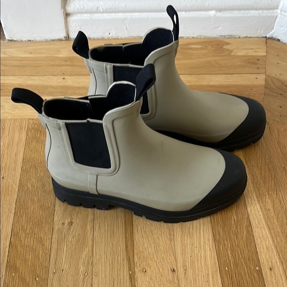 Everlane The Rain Boot in Stone | Size 7 - Picture 8 of 14